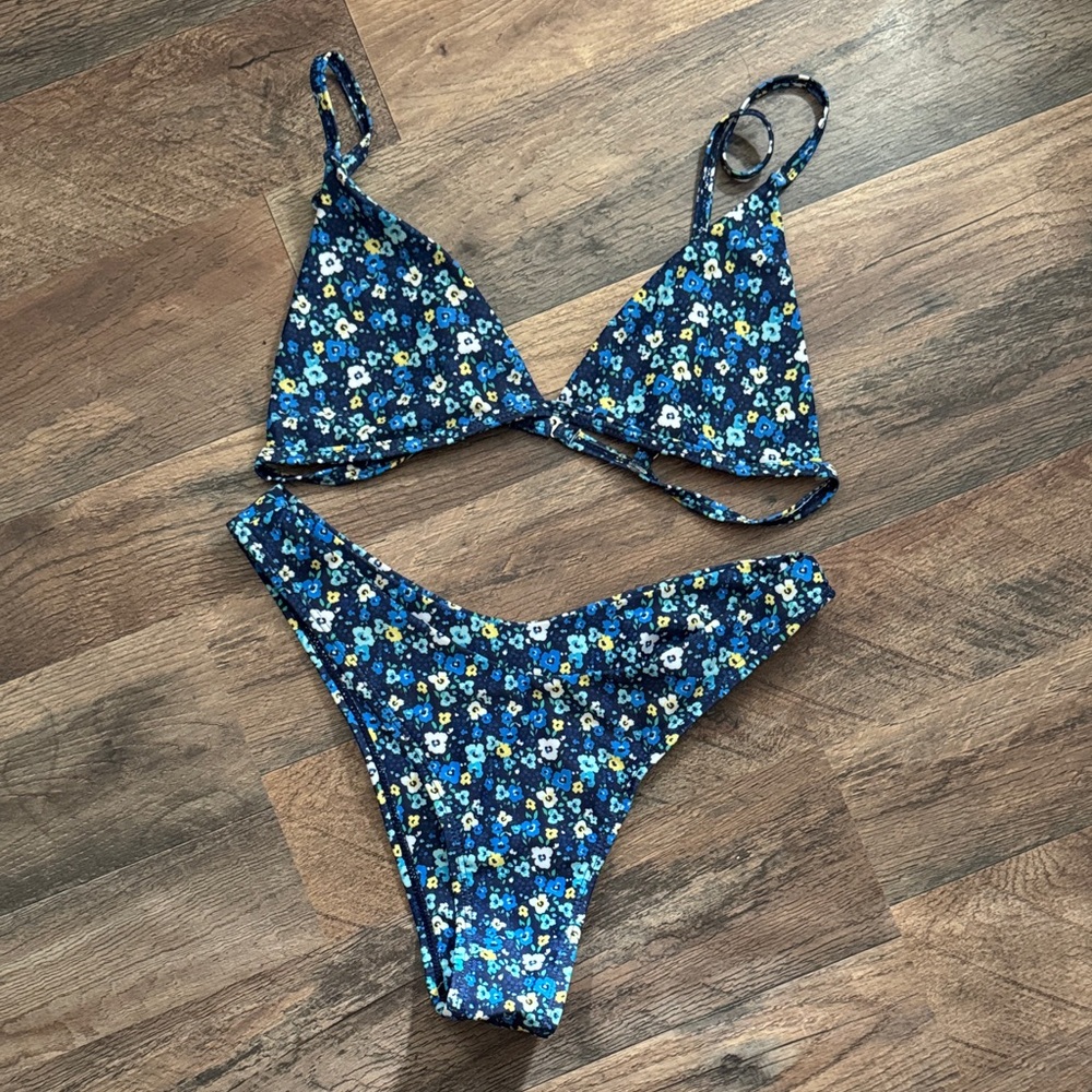 Romwe Floral Blue Bikini Set Size Medium